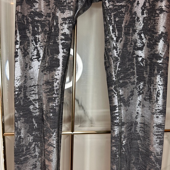 Lululemon pants - Picture 3 of 5